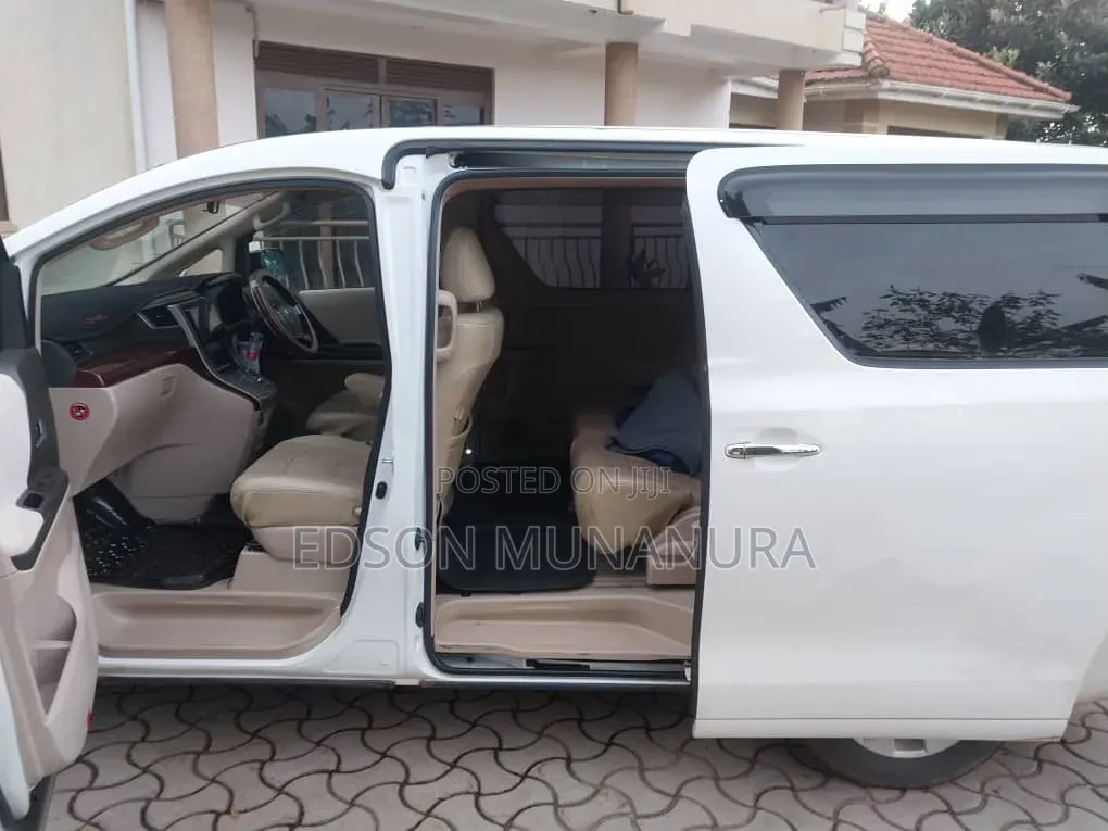 Toyota Alphard 2.4 Petrol FWD 2011 White