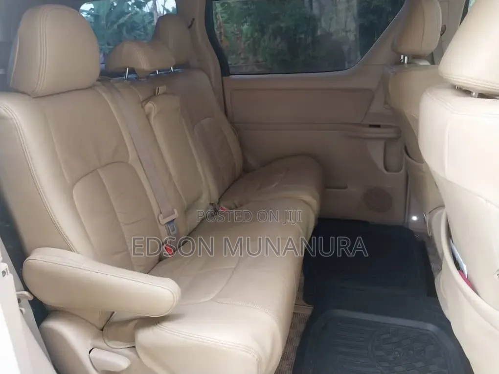 Toyota Alphard 2.4 Petrol FWD 2011 White