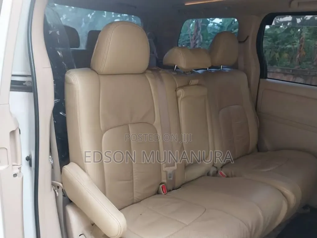 Toyota Alphard 2.4 Petrol FWD 2011 White