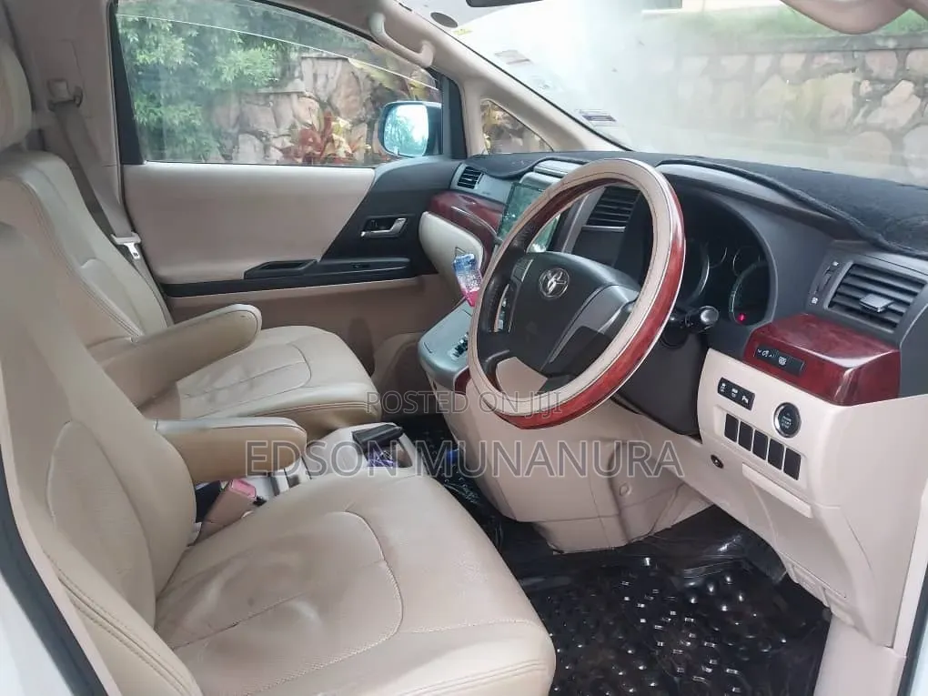 Toyota Alphard 2.4 Petrol FWD 2011 White