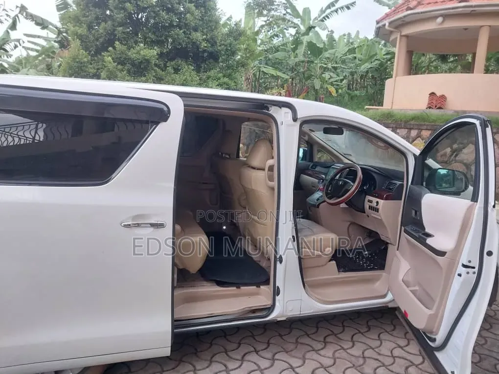 Toyota Alphard 2.4 Petrol FWD 2011 White