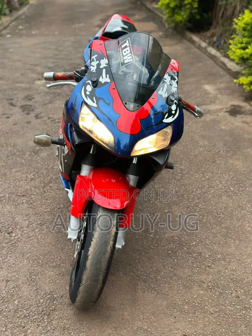 Honda CBR 2010 Blue