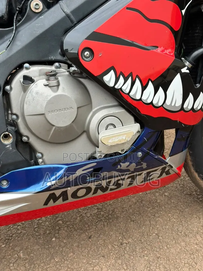 Honda CBR 2010 Blue