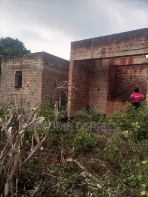 10bdrm Bungalow in Kayunga TC for sale
