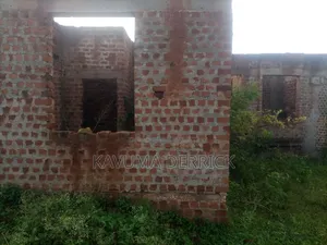 10bdrm Bungalow in Kayunga TC for sale