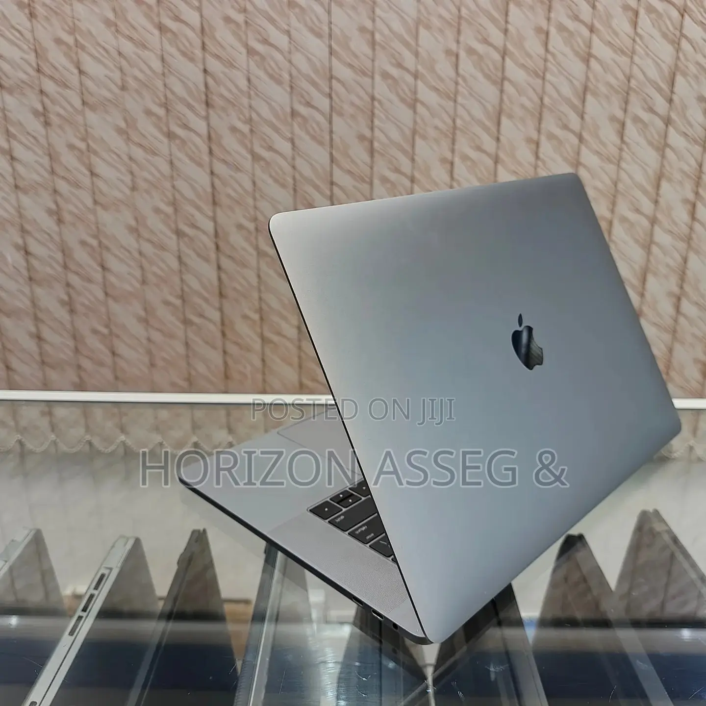 New Laptop Apple MacBook Pro 2016 16GB Intel Core i5 SSD 512GB