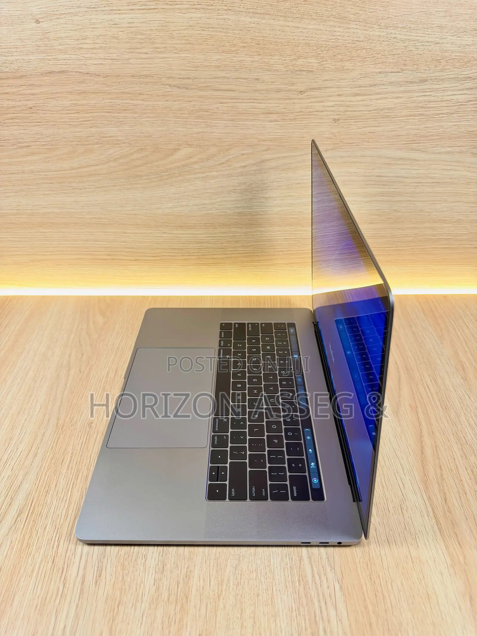 New Laptop Apple MacBook Pro 2016 16GB Intel Core i7 SSD 512GB