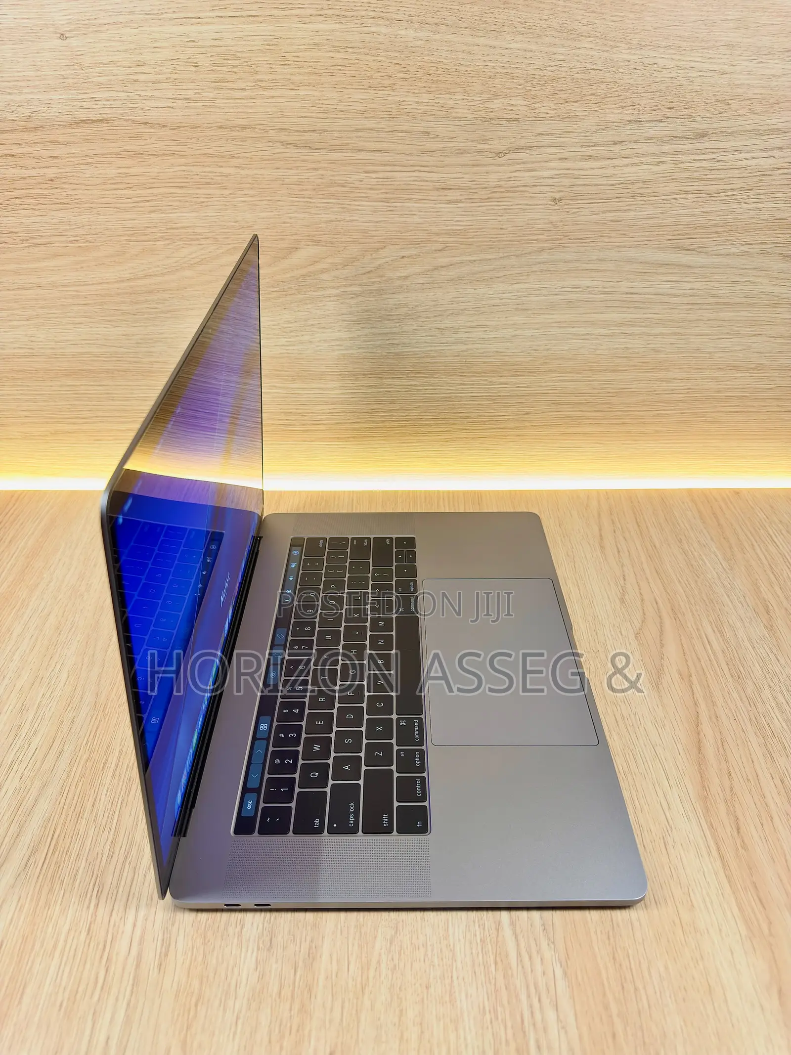 New Laptop Apple MacBook Pro 2016 16GB Intel Core i7 SSD 512GB