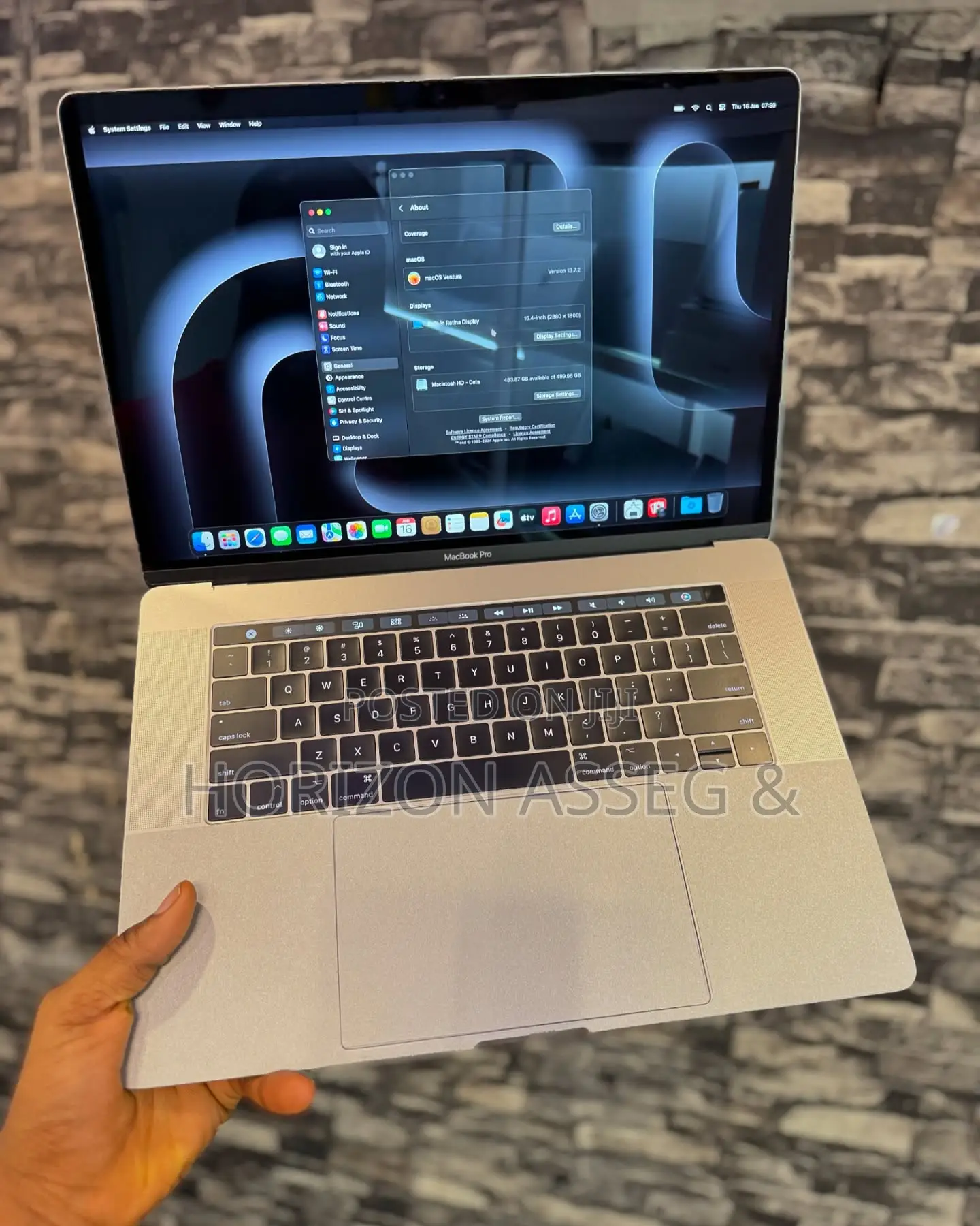 New Laptop Apple MacBook Pro 2017 8GB Intel Core i5 SSD 256GB