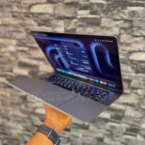 New Laptop Apple MacBook Pro 2017 8GB Intel Core i5 SSD 256GB