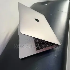 New Laptop Apple MacBook Pro 2017 8GB Intel Core i7 SSD 256GB