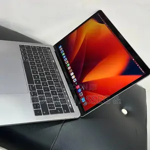 New Laptop Apple MacBook Pro 2017 8GB Intel Core i7 SSD 256GB