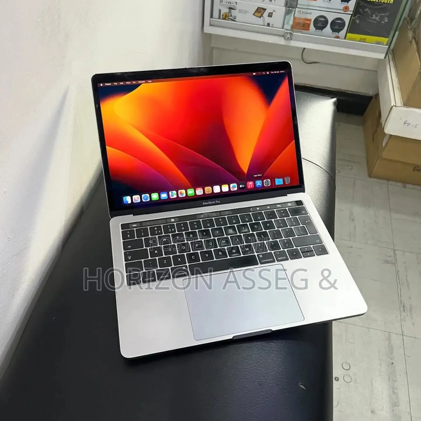 New Laptop Apple MacBook Pro 2017 8GB Intel Core i7 SSD 256GB