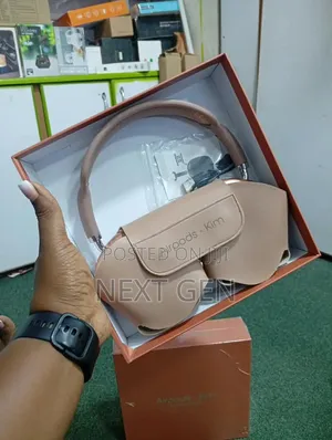 Airpods Max Headphones (Kim Style)