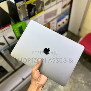 New Laptop Apple MacBook Pro 2017 8GB Intel Core i5 SSD 256GB