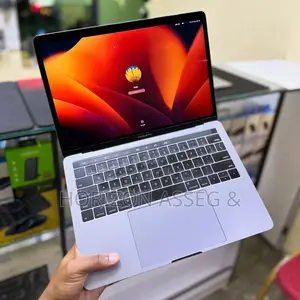 New Laptop Apple MacBook Pro 2017 8GB Intel Core i5 SSD 256GB