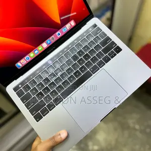 New Laptop Apple MacBook Pro 2017 8GB Intel Core i5 SSD 256GB