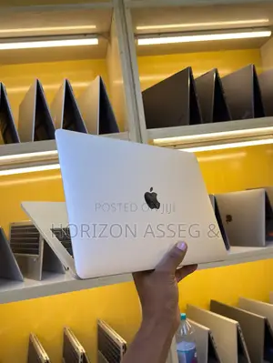 New Laptop Apple MacBook Pro 2017 8GB Intel Core i7 SSD 256GB