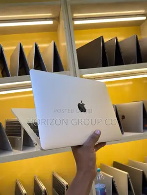 New Laptop Apple MacBook Pro 2017 8GB Intel Core i7 SSD 256GB