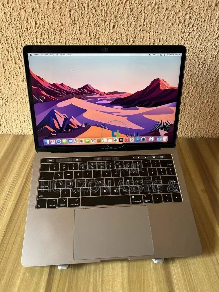 New Laptop Apple MacBook Pro 2018 8GB Intel Core i5 SSD 256GB