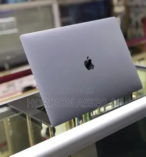 New Laptop Apple MacBook Pro 2018 8GB Intel Core i5 SSD 256GB