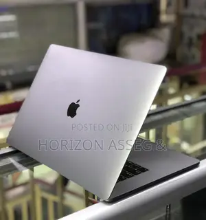 New Laptop Apple MacBook Pro 2018 8GB Intel Core i5 SSD 256GB