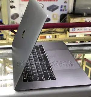 New Laptop Apple MacBook Pro 2018 8GB Intel Core i5 SSD 256GB