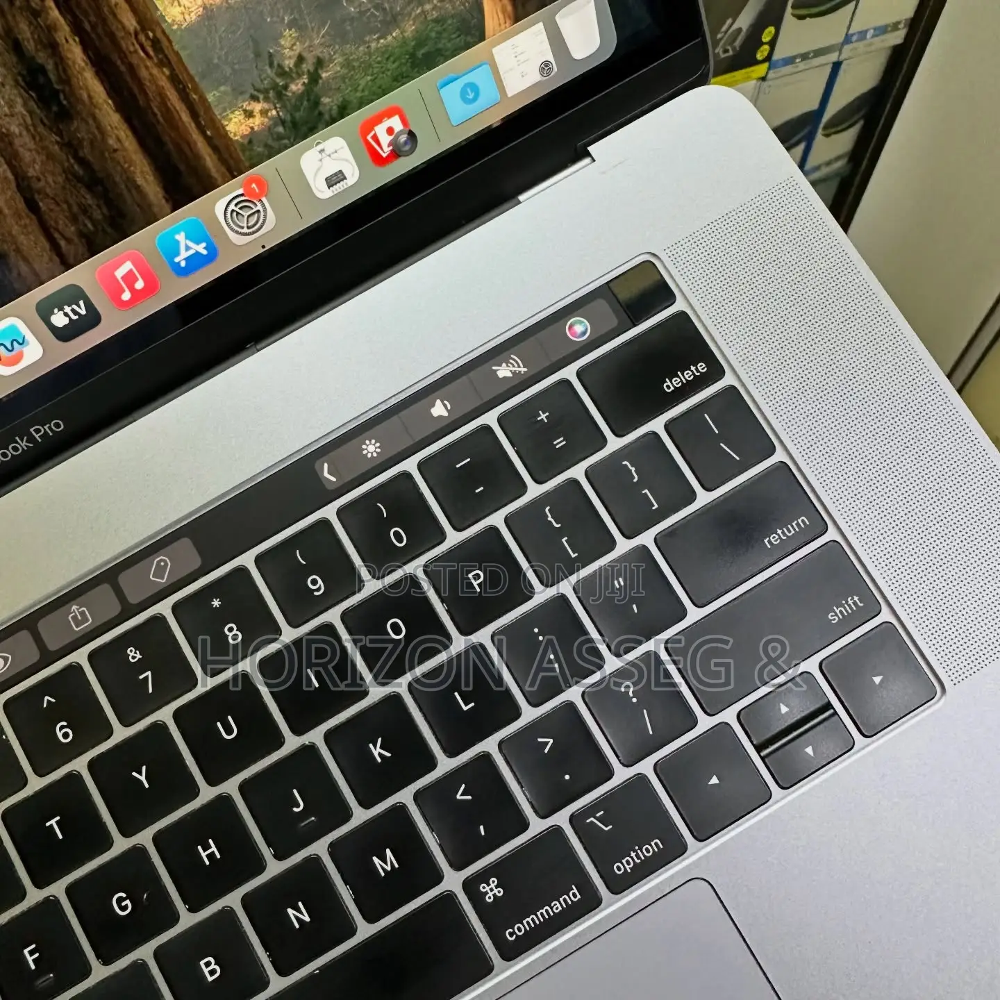 New Laptop Apple MacBook Pro 2018 8GB Intel Core i7 SSD 256GB