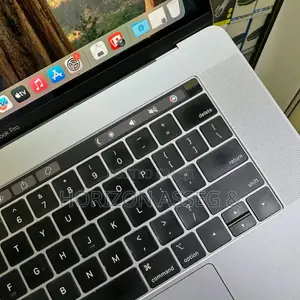 New Laptop Apple MacBook Pro 2018 8GB Intel Core i7 SSD 256GB