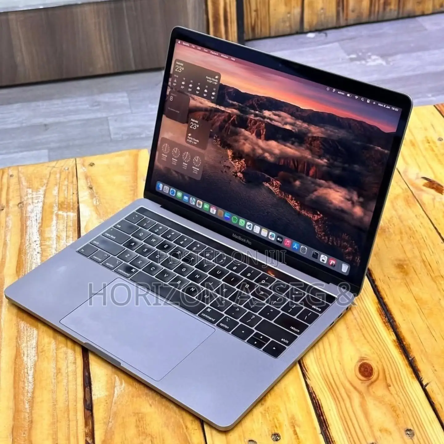 New Laptop Apple MacBook Pro 2018 16GB Intel Core i5 SSD 512GB