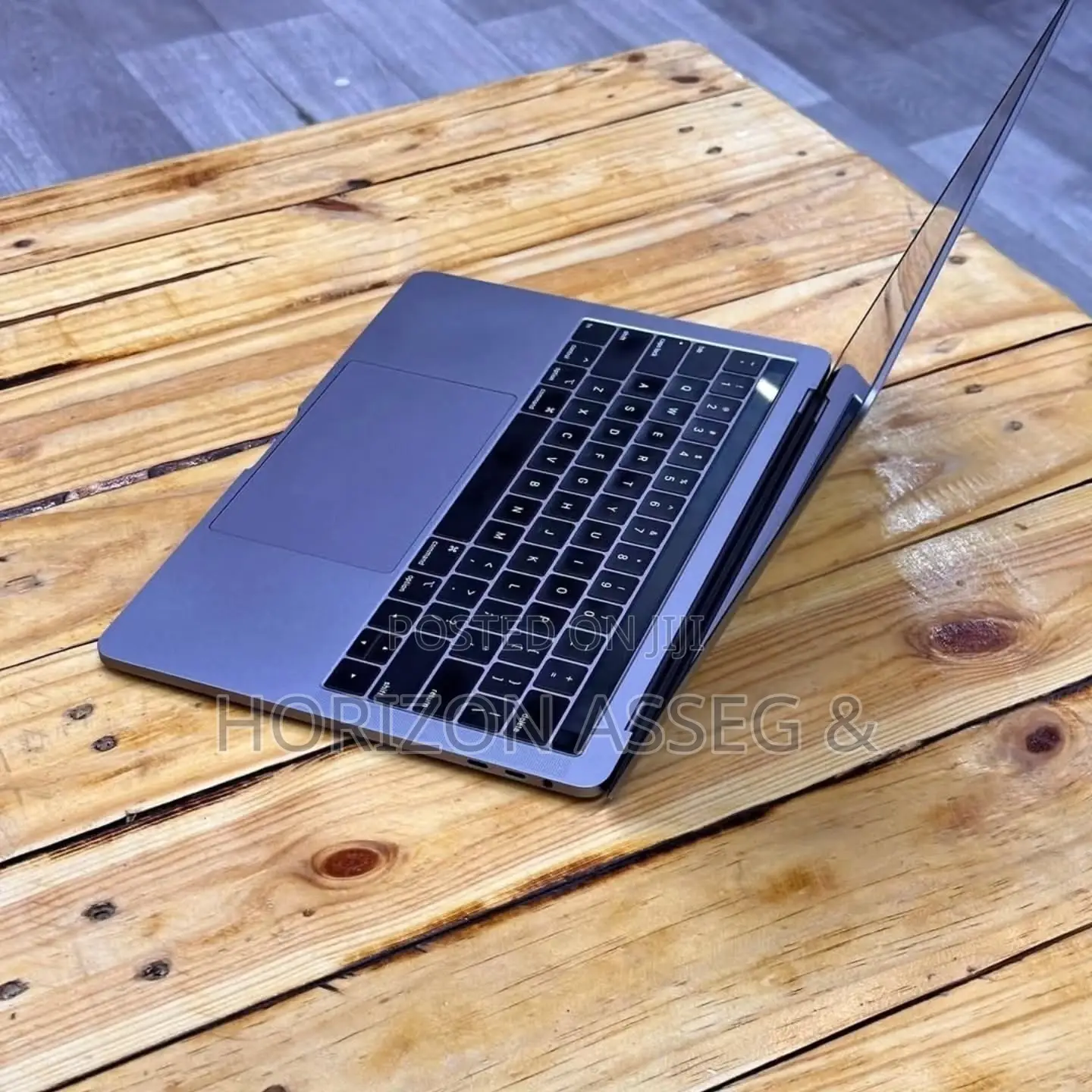 New Laptop Apple MacBook Pro 2018 16GB Intel Core i5 SSD 512GB