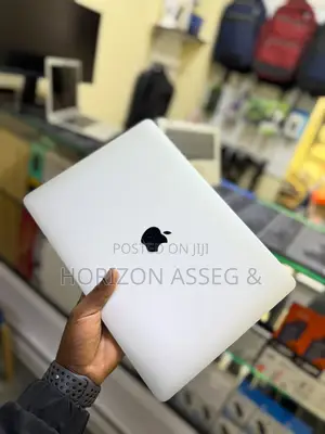 New Laptop Apple MacBook Pro 2018 16GB Intel Core i7 SSD 512GB