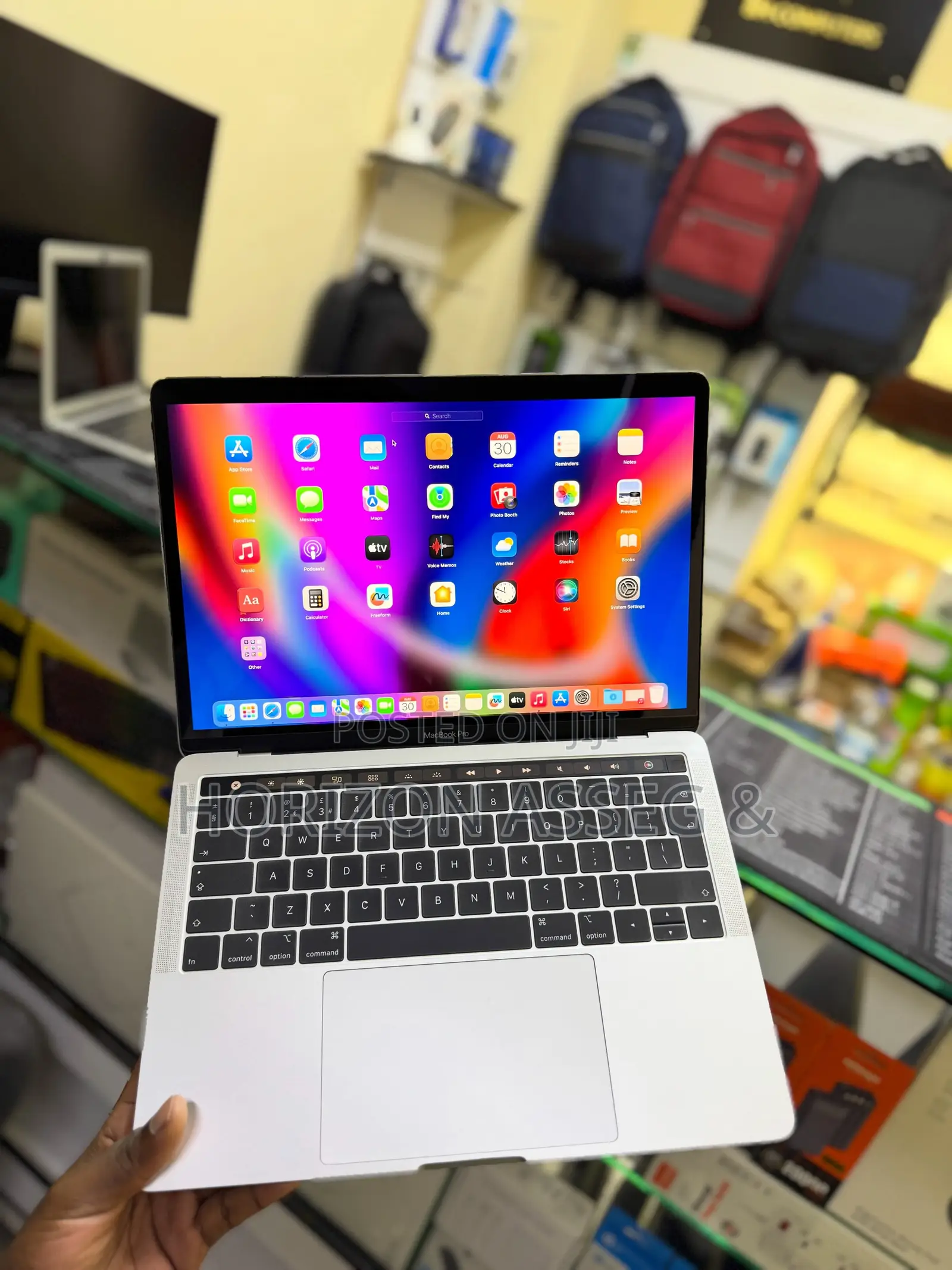 New Laptop Apple MacBook Pro 2018 16GB Intel Core i7 SSD 512GB