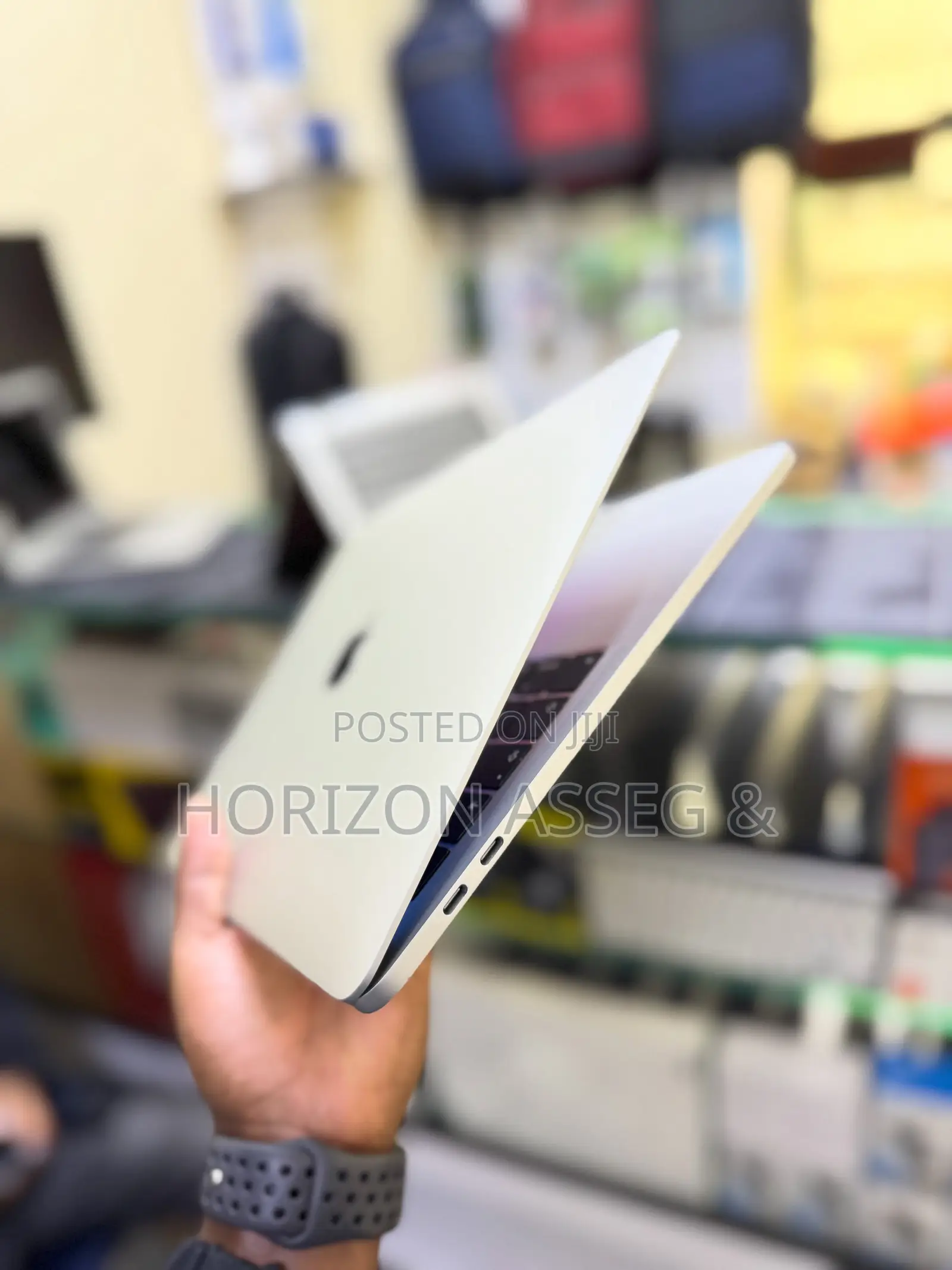 New Laptop Apple MacBook Pro 2018 16GB Intel Core i7 SSD 512GB