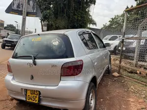 Toyota Vitz 2000 Silver