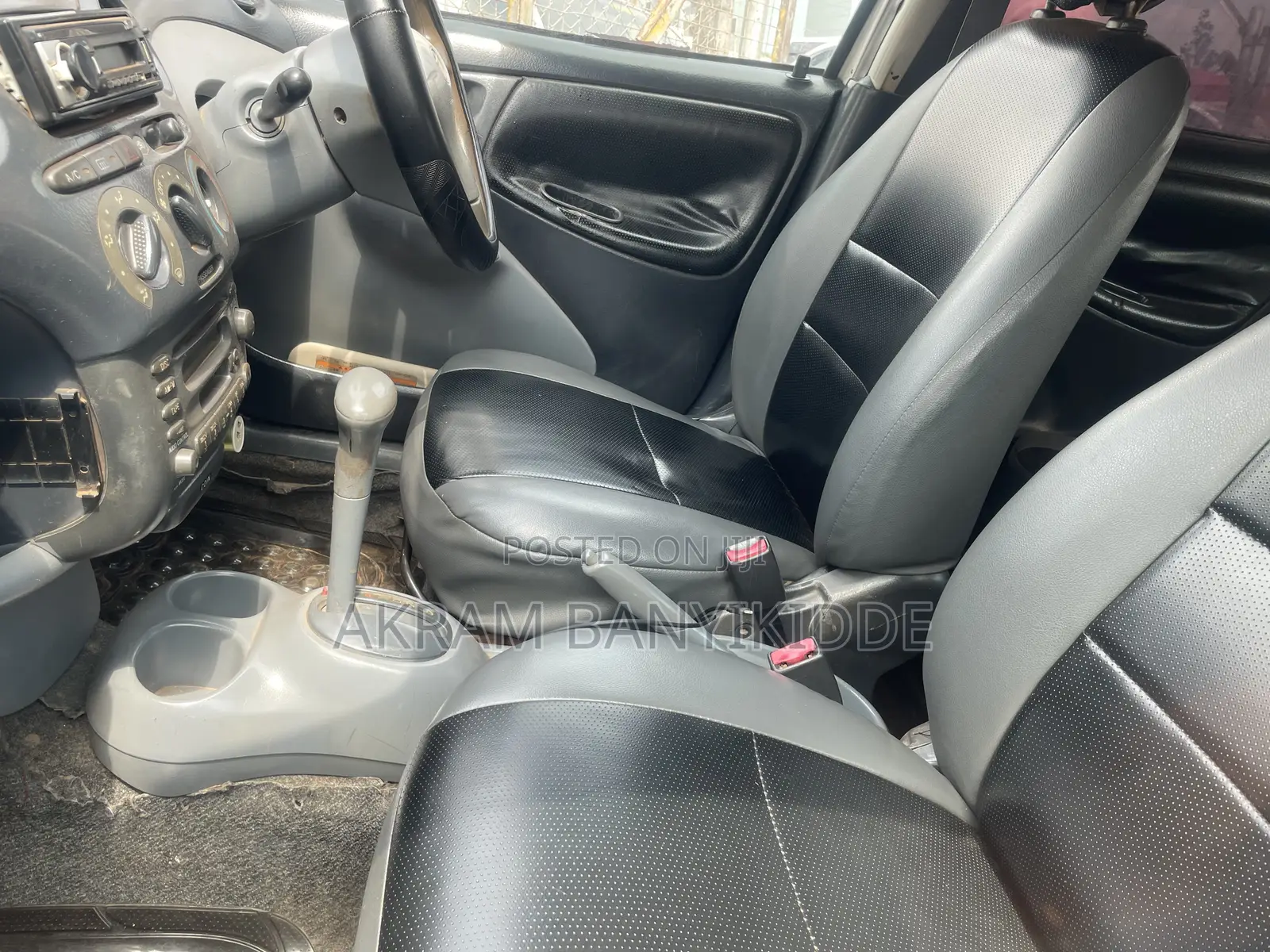 Toyota Vitz 2000 Silver