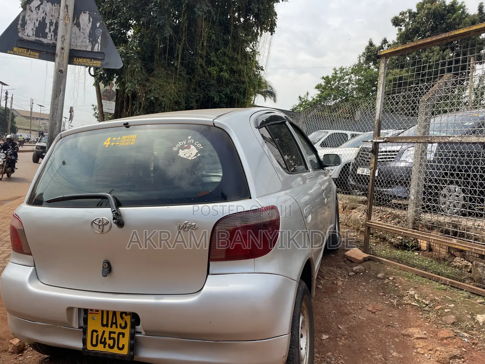 Toyota Vitz 2000 Silver