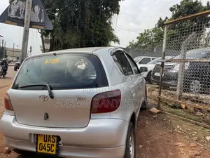 Toyota Vitz 2000 Silver