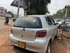 Toyota Vitz 2000 Silver
