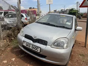 Toyota Vitz 2000 Silver
