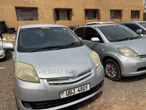 Toyota Passo Sette 2009 Silver