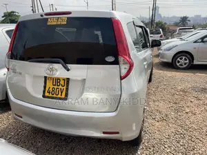 Toyota Passo Sette 2009 Silver