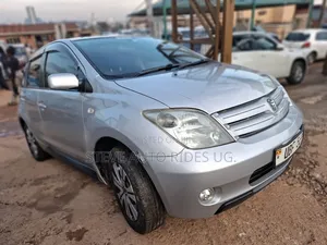 Toyota IST 2005 Silver
