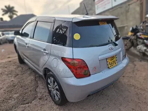 Toyota IST 2005 Silver