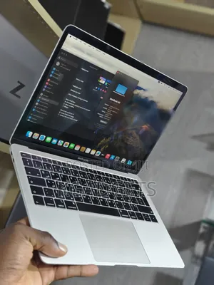Laptop Apple MacBook 2018 8GB Intel Core i5 SSD 256GB