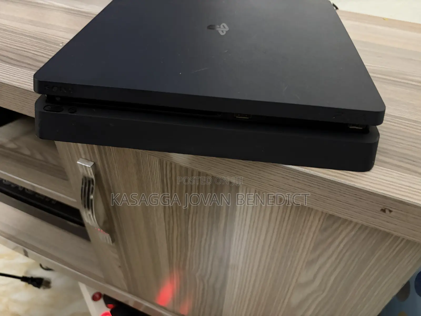 Play Station 4 Slim