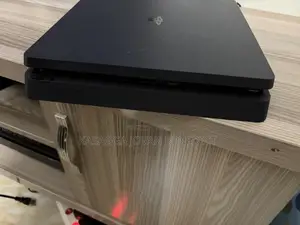 Play Station 4 Slim