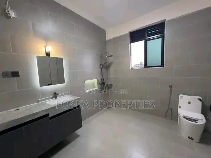 3bdrm Apartment in Muyenga Estate, Central Division for rent