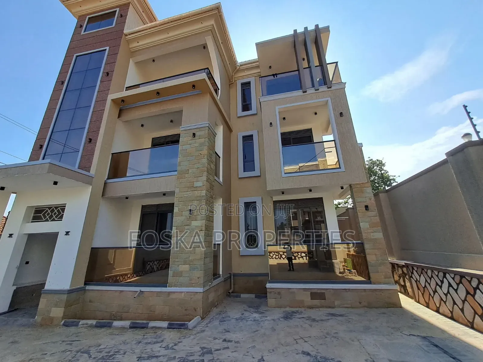 3bdrm Apartment in Muyenga Estate, Central Division for rent