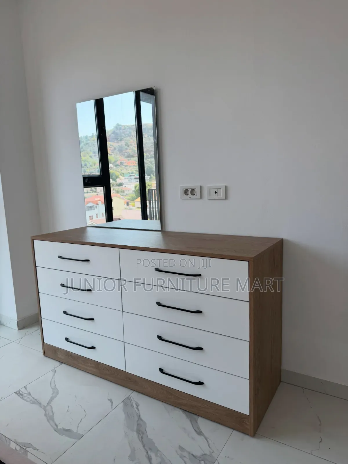 Modern Chest of Drawers